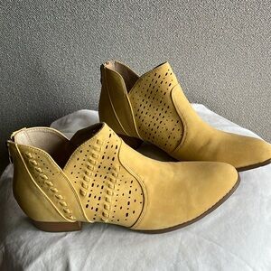 Sobeyo perforated block heel western bootie - butter yellow-size 10